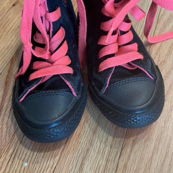 Girls converse sneakers - Picture 6 of 6